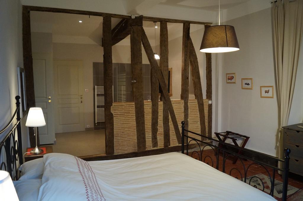 Le Gavachon Bed & Breakfast Leboulin Ruang foto
