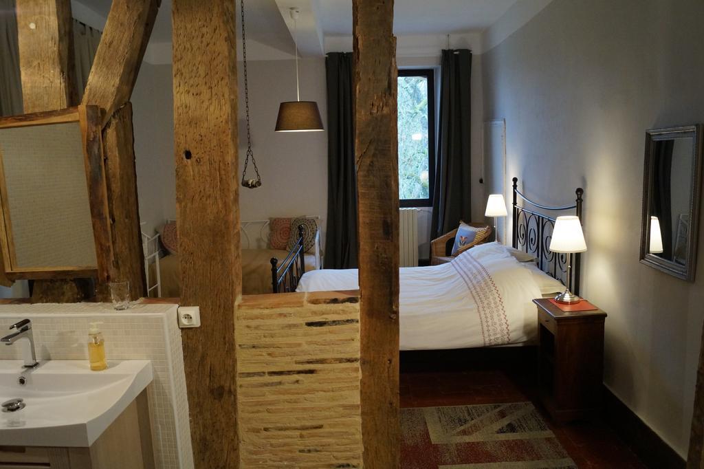 Le Gavachon Bed & Breakfast Leboulin Ruang foto